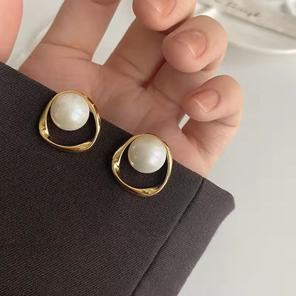 Retro French Baroque Pearl Stud Earrings for Women – Irregular Imitation Pearl Design, Luxury Fashion Jewelry
